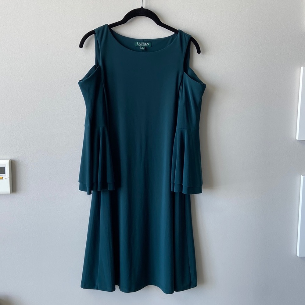 HP 💚 Cut out shoulder dress